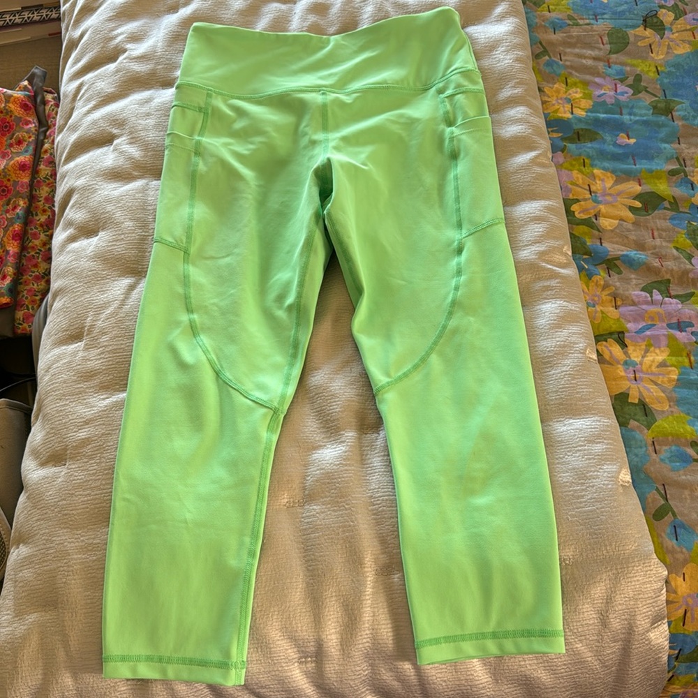 Zyia Capri Legging - Size 6-8